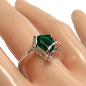 Synthetic Emerald Centre Stone Ring Rhinestone Detail 925 Silver Plate Size 8